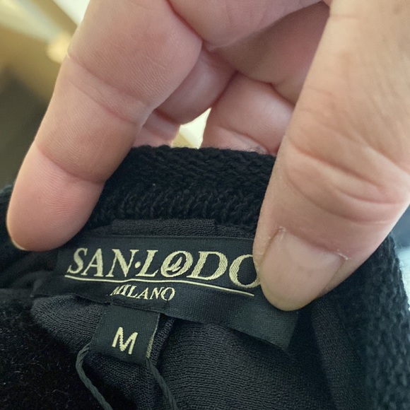 Beautifully detailed sweater! - Picture 6 of 6